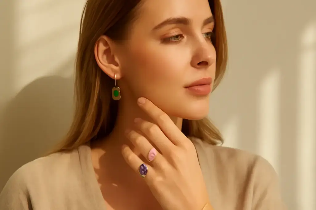 Pietre naturali nei bijoux trendy: come sceglierle per dare luce a viso e mani?