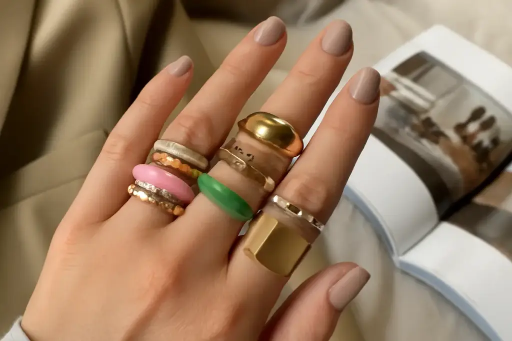 Set di anelli stacking: le combinazioni di tendenza che non passano inosservate
